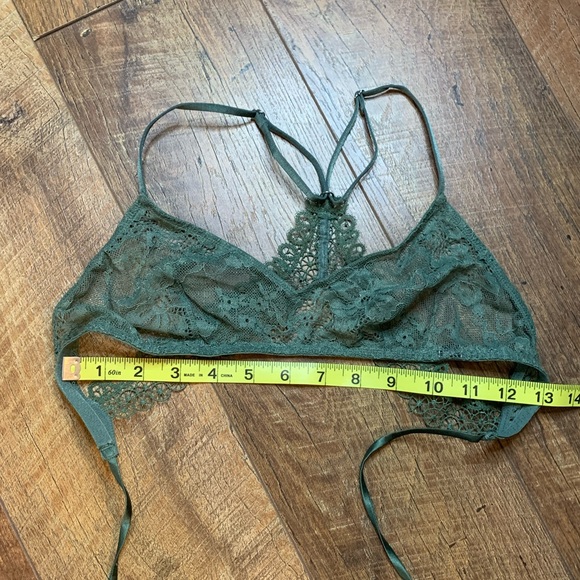 NWOT VS unlined lace bralette & matching panty - Picture 5 of 16